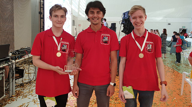 Москвичи завоевали 3 золотые награды на Всероссийской робототехнической олимпиаде